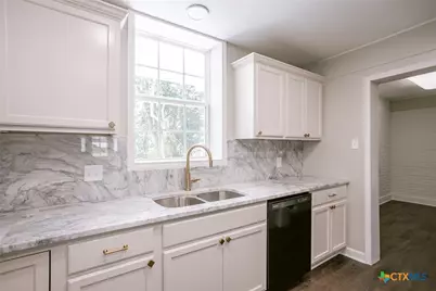 2807 Bluebonnet Street, Victoria, TX 77901 - Photo 9