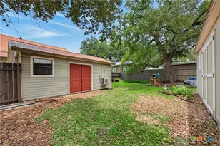 217 N Walnut Ave, Luling, TX 78648 - Photo 29