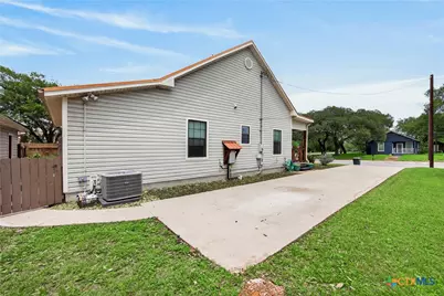 217 N Walnut Avenue, Luling, TX 78648 - Photo 35