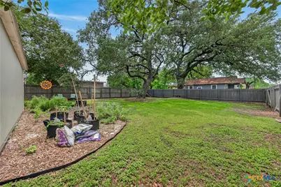 217 N Walnut Avenue, Luling, TX 78648 - Photo 31