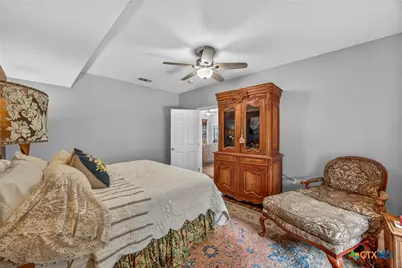 217 N Walnut Avenue, Luling, TX 78648 - Photo 15