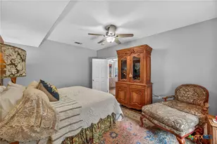 217 N Walnut Ave, Luling, TX 78648 - Photo 15