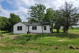 1108 S East St, Edna, TX 77957 - Photo 1