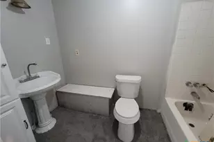 1108 S East St, Edna, TX 77957 - Photo 7
