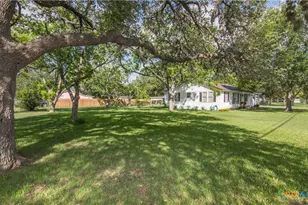 110 Walnut St, Yoakum, TX 77995 - Photo 5