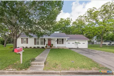 110 Walnut Street, Yoakum, TX 77995 - Photo 3