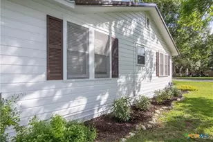 110 Walnut St, Yoakum, TX 77995 - Photo 7