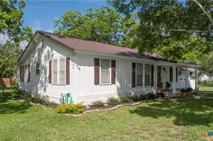 110 Walnut St, Yoakum, TX 77995 - Photo 9