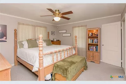 110 Walnut Street, Yoakum, TX 77995 - Photo 17