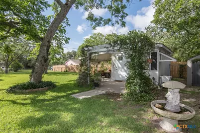 110 Walnut Street, Yoakum, TX 77995 - Photo 27