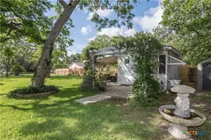 110 Walnut St, Yoakum, TX 77995 - Photo 27