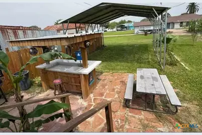804 W Madison Avenue, Port O'Connor, TX 77982 - Photo 7
