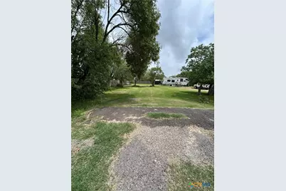 1201 W Broadway Avenue, Seadrift, TX 77983 - Photo 3