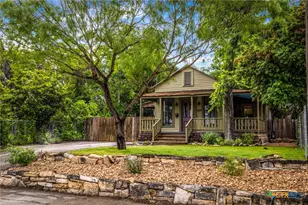 529 W Bridge St, New Braunfels, TX 78130 - Photo 1