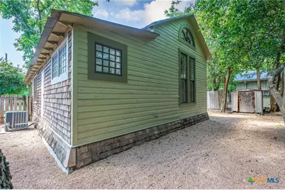 529 W Bridge Street, New Braunfels, TX 78130 - Photo 35