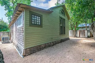 529 W Bridge St, New Braunfels, TX 78130 - Photo 35