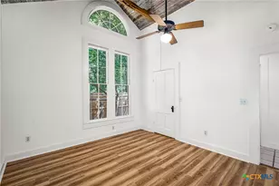 529 W Bridge St, New Braunfels, TX 78130 - Photo 25