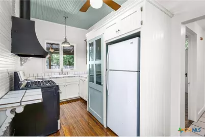 529 W Bridge Street, New Braunfels, TX 78130 - Photo 11
