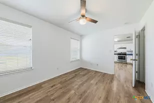 527 Roosevelt Dr, Seguin, TX 78155 - Photo 13