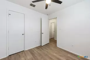 527 Roosevelt Dr, Seguin, TX 78155 - Photo 17
