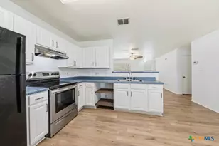 527 Roosevelt Dr, Seguin, TX 78155 - Photo 11
