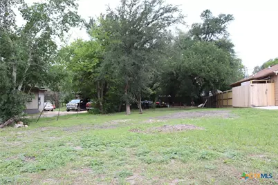 821 N Commerce Street, Lockhart, TX 78644 - Photo 1