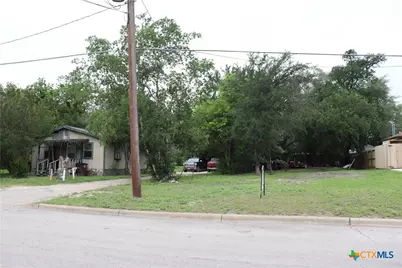 825 N Commerce Street, Lockhart, TX 78644 - Photo 5