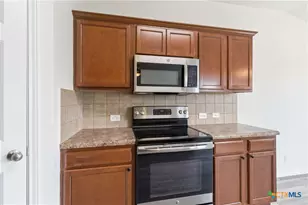 2423 Dimmitt Dr, New Braunfels, TX 78130 - Photo 9