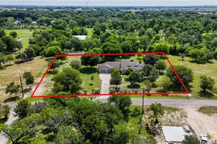 225 Deer Slayer Dr, Seguin, TX 78155 - Photo 5