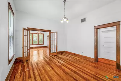 405 W Power Avenue, Victoria, TX 77901 - Photo 7