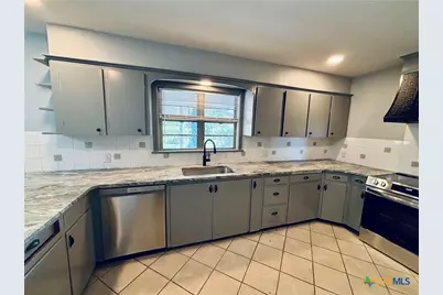 409 Yupon Avenue, Victoria, TX 77901 - Photo 3