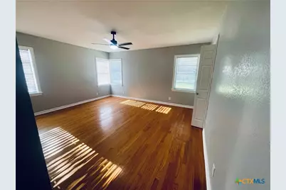409 Yupon Avenue, Victoria, TX 77901 - Photo 9