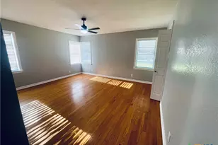 409 Yupon Ave, Victoria, TX 77901 - Photo 9