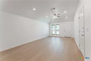 423 E Beeline Ln Ln, Harker Heights, TX 76548 - Photo 11