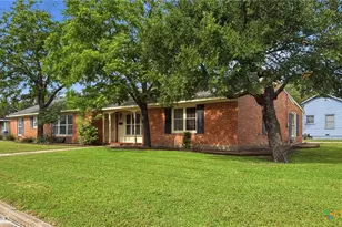 700 Park St, Gatesville, TX 76528 - Photo 3