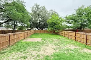 611 E Martindale St, Seguin, TX 78155 - Photo 11