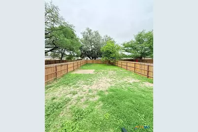 611 E Martindale Street #B, Seguin, TX 78155 - Photo 11