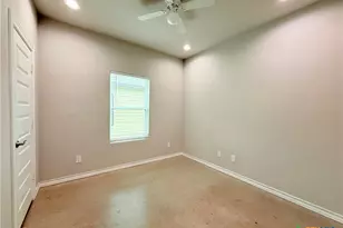 611 E Martindale St, Seguin, TX 78155 - Photo 5