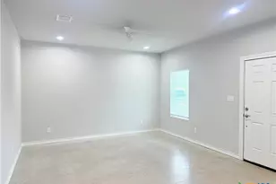 611 E Martindale St, Seguin, TX 78155 - Photo 3