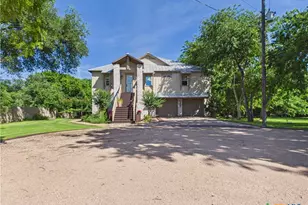 1238 Sleepy Hollow Ln, New Braunfels, TX 78130 - Photo 3