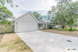 221 Roosevelt Dr, Seguin, TX 78155 - Photo 1
