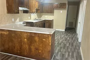 1010 Nelson, Yoakum, TX 77995 - Photo 5