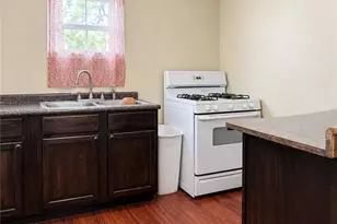 1108 NE Water St, Victoria, TX 77901 - Photo 7