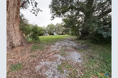 609 E Main Street, Cuero, TX 77954 - Photo 5