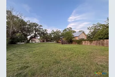 609 E Main Street, Cuero, TX 77954 - Photo 3