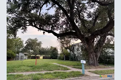 609 E Main Street, Cuero, TX 77954 - Photo 1