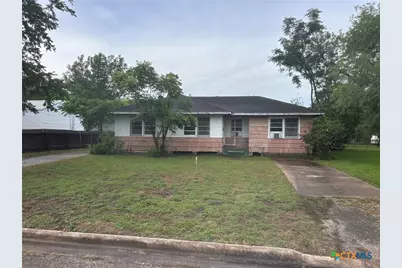 903 E Mistletoe Avenue, Victoria, TX 77901 - Photo 1