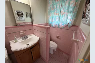 1701 N East Street, Victoria, TX 77901 - Photo 11