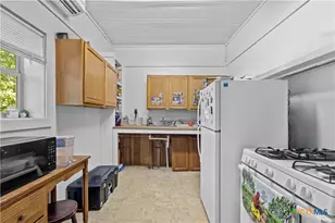 527 W San Antonio St, San Marcos, TX 78666 - Photo 7