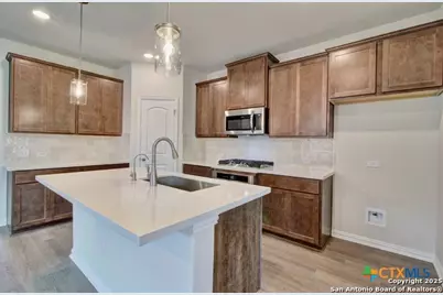 923 Creek Bed Drive, New Braunfels, TX 78130 - Photo 3